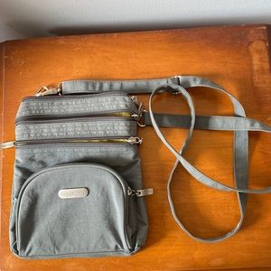 Baggallini crossbody grey bag. Yellow interior.